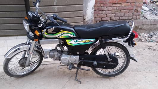 Honda cd70 in good condition for black lovers.
