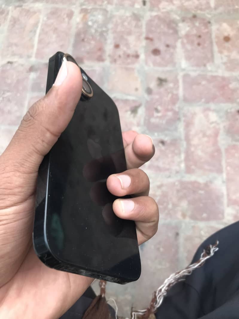 Apple iPhone 14 4
