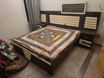 king bed witg side & dressing tables