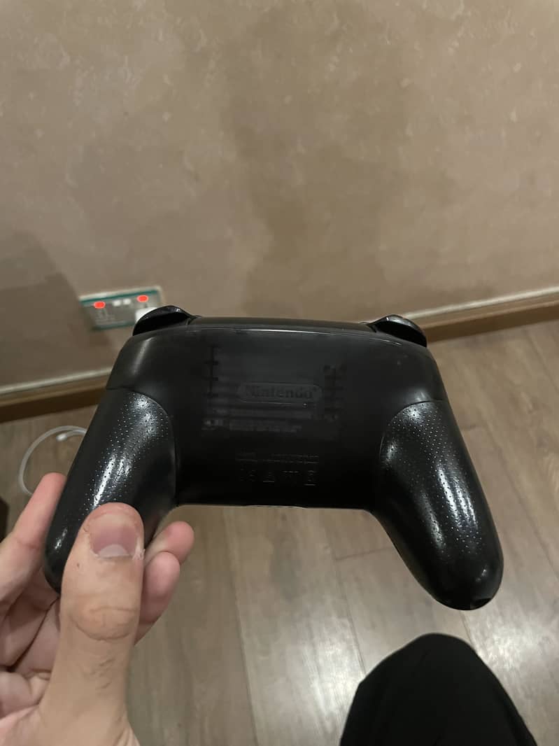 Nintendo switch pro controller 1