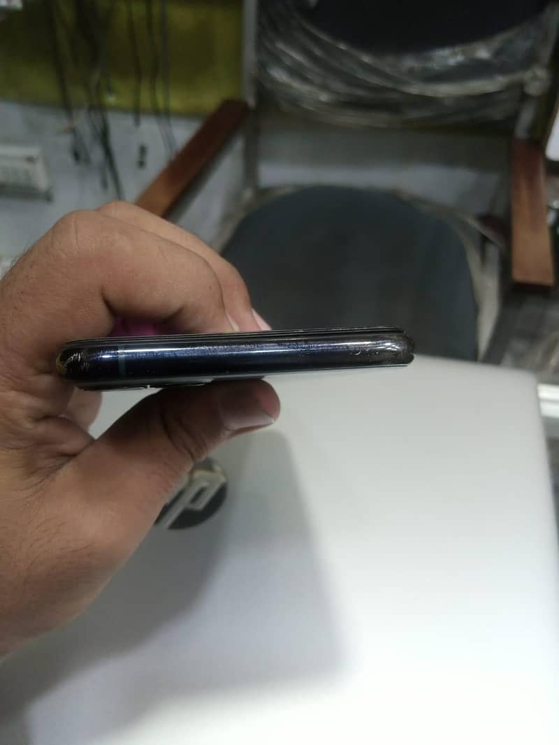 iphone 11 pro max 4