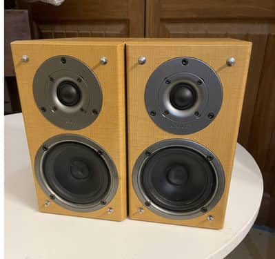 Kenwood LS-HD7 Bookshelf Speakers – Excellent Condition