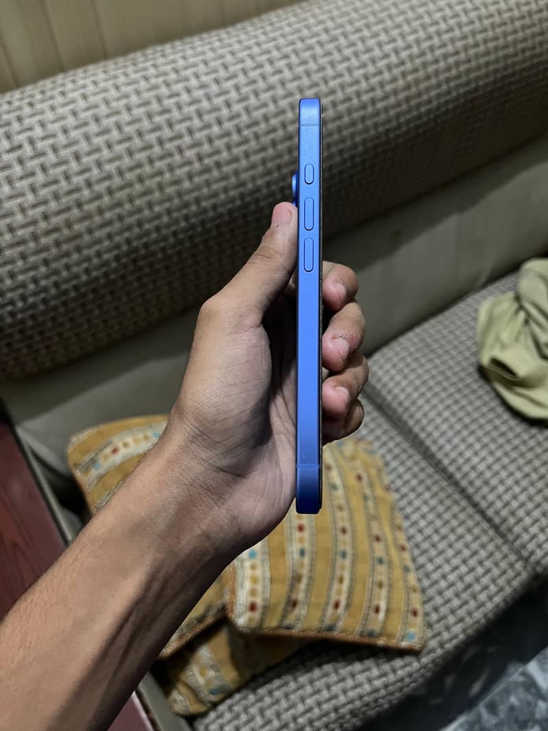 Apple iPhone 16 1