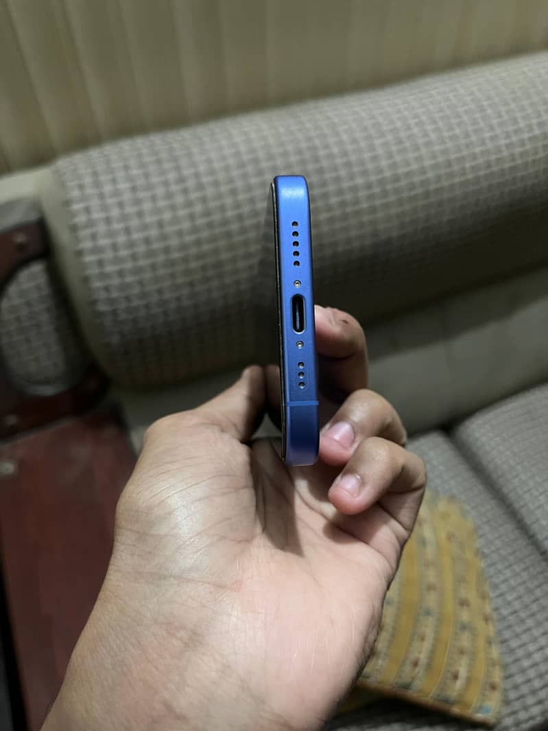 Apple iPhone 16 4