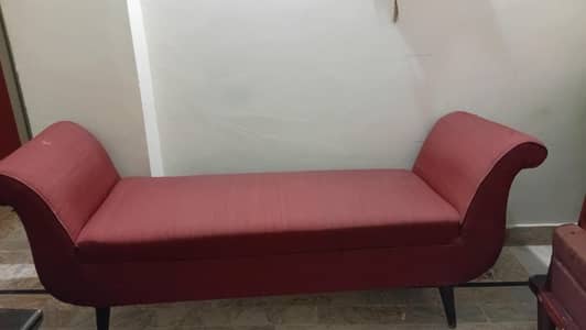 Comfortable Red Settee Sofa for Sale