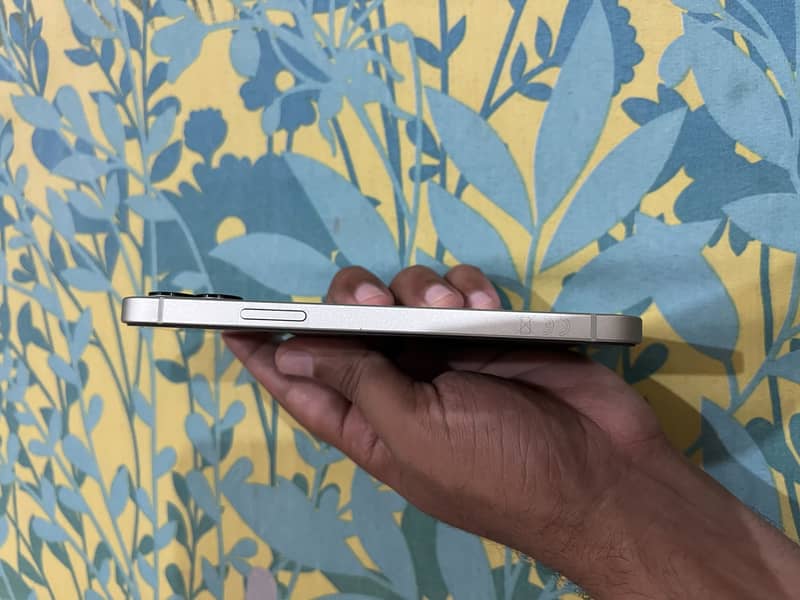 Apple iPhone 12 4