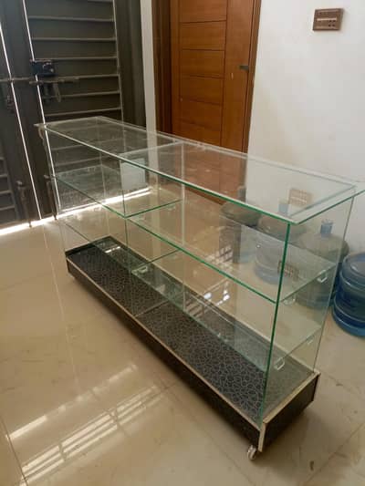 Glass Showcase & Dummy