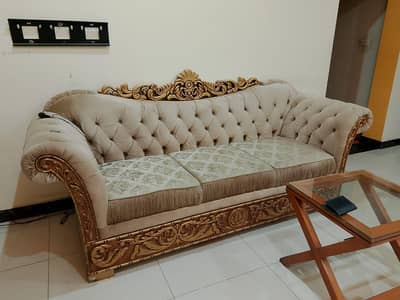sofa set 10/9 urgent for sale god quality 6 seter,5 seter