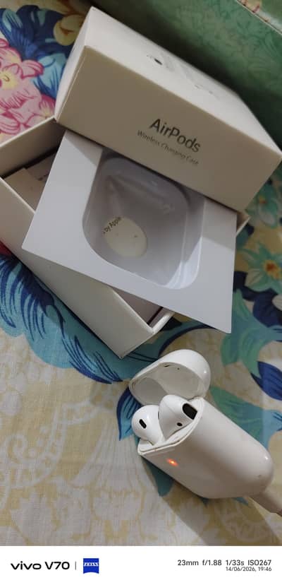 AIRPODS