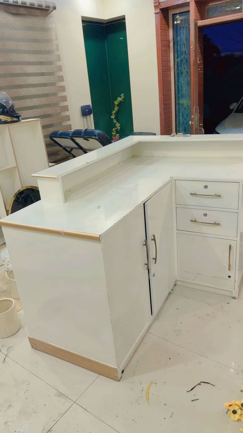 Reception counter table 0
