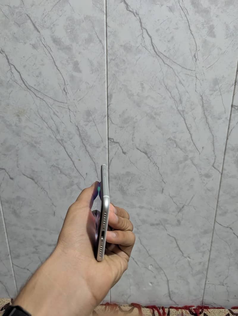 Apple iPhone SE 3