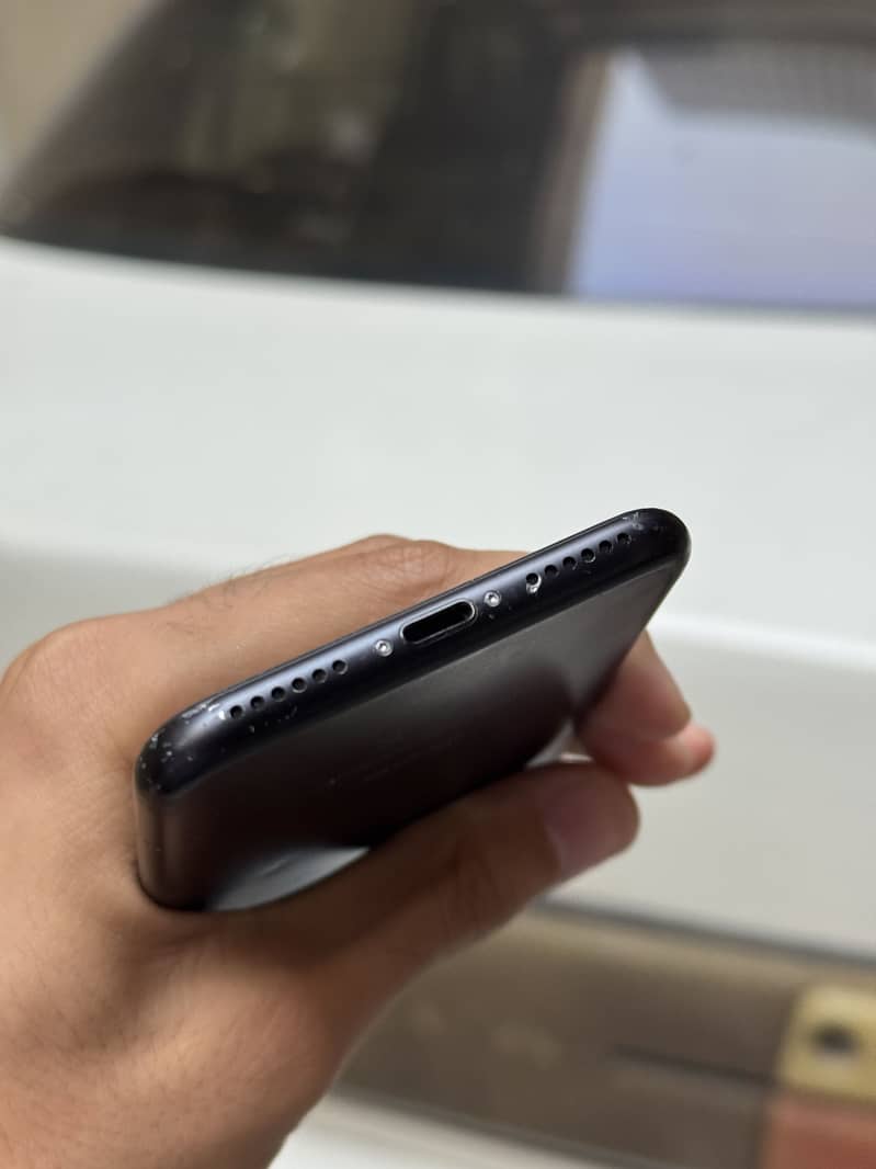 Apple iPhone 7 3