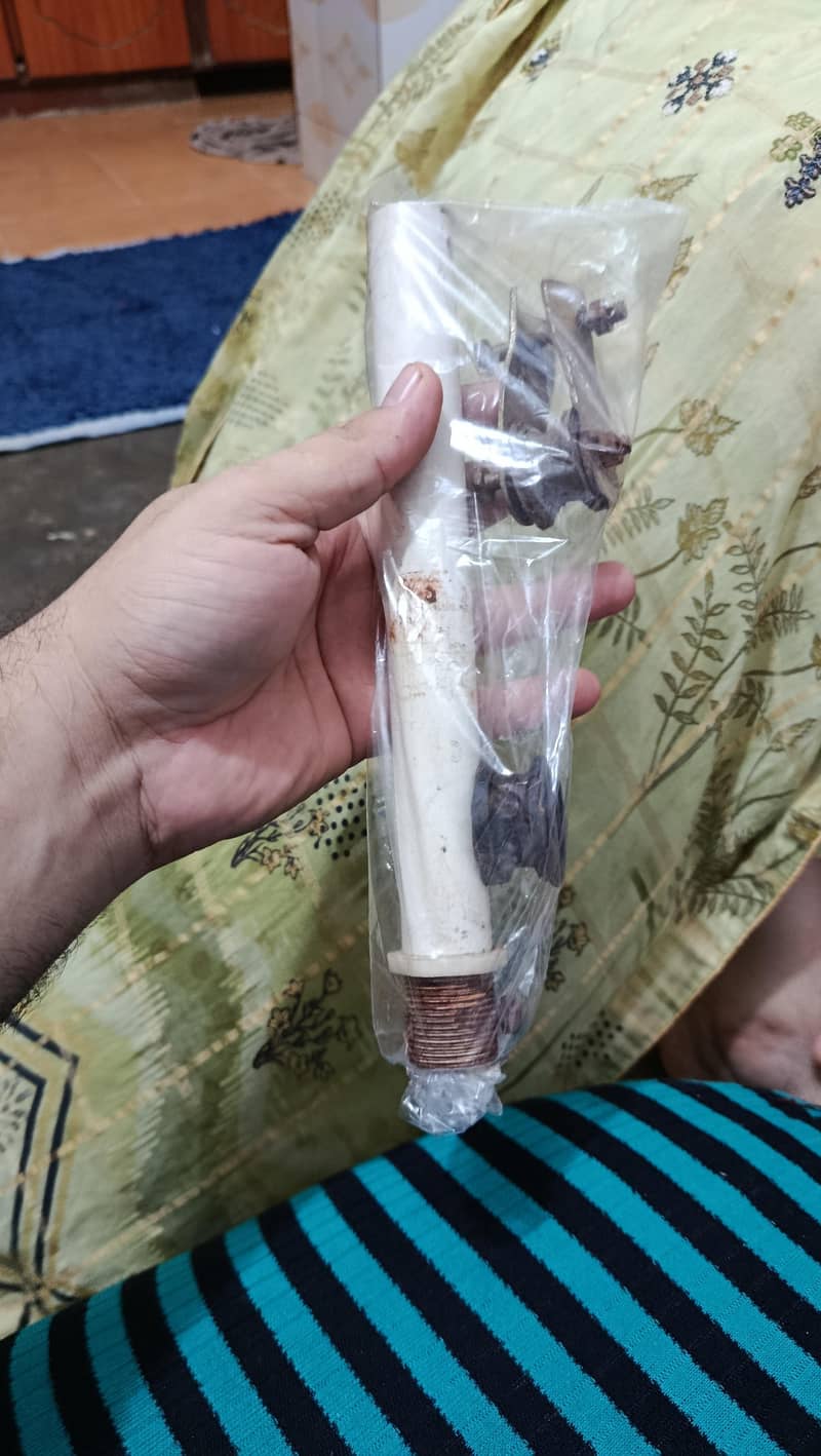 3 عدد انڈس 56 انچ بیج کلر فین + 1 عدد واحد وائٹ فین برائے فروخت 7
