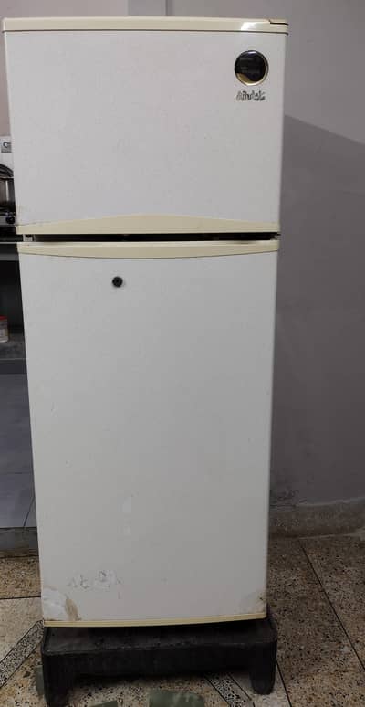 White refrigerator Medium size Perfect cooling performance