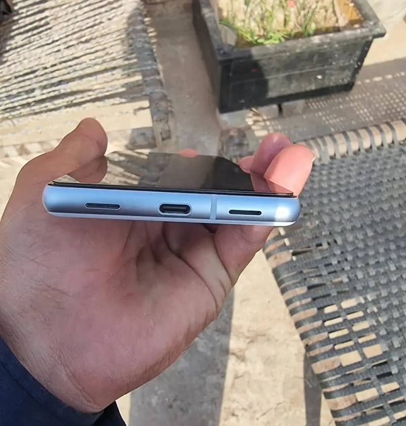 Google Pixel 7a 5