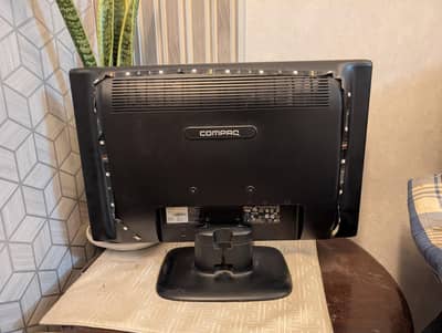 compact imported built in speakers monitor