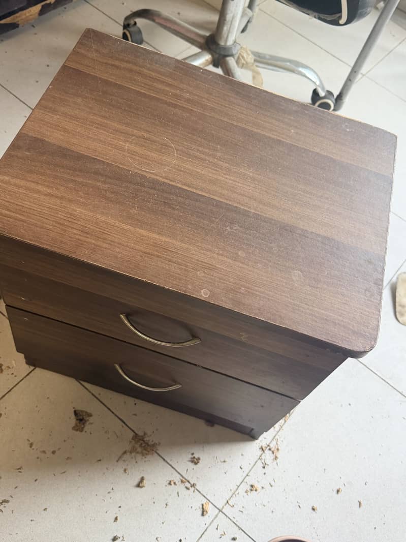 F Size Bed, Dressing Table, Side Table 2