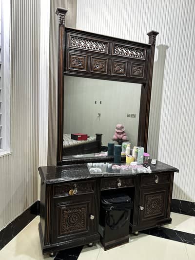 Bed sheesha side tables and dressing