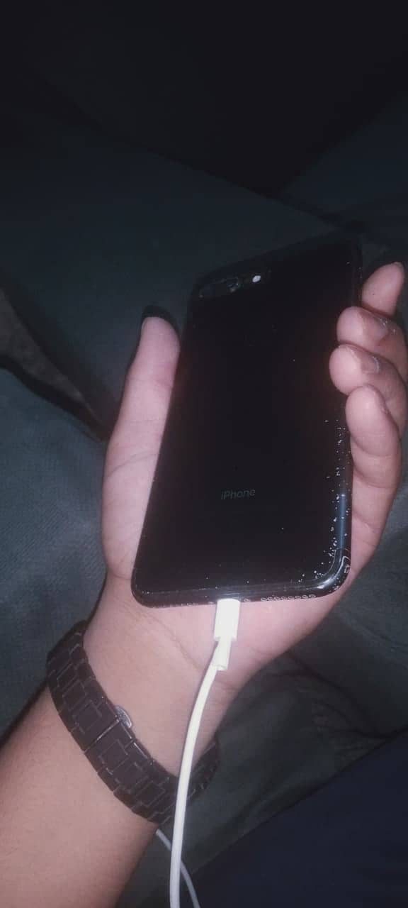Apple iPhone 7 Plus 2