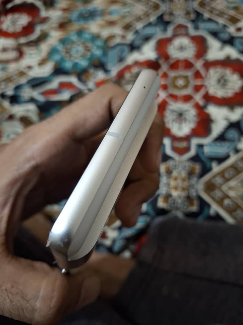 Google Pixel 7 4