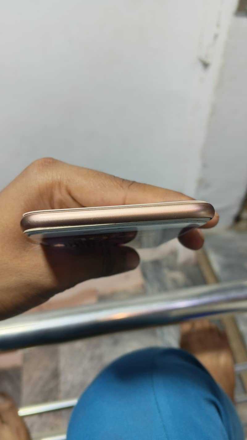 Apple iPhone 8 Plus 1