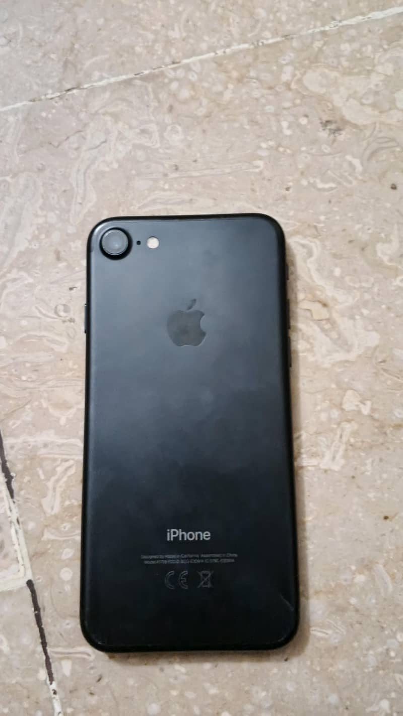 Apple iPhone 7 URGENT SALE 1