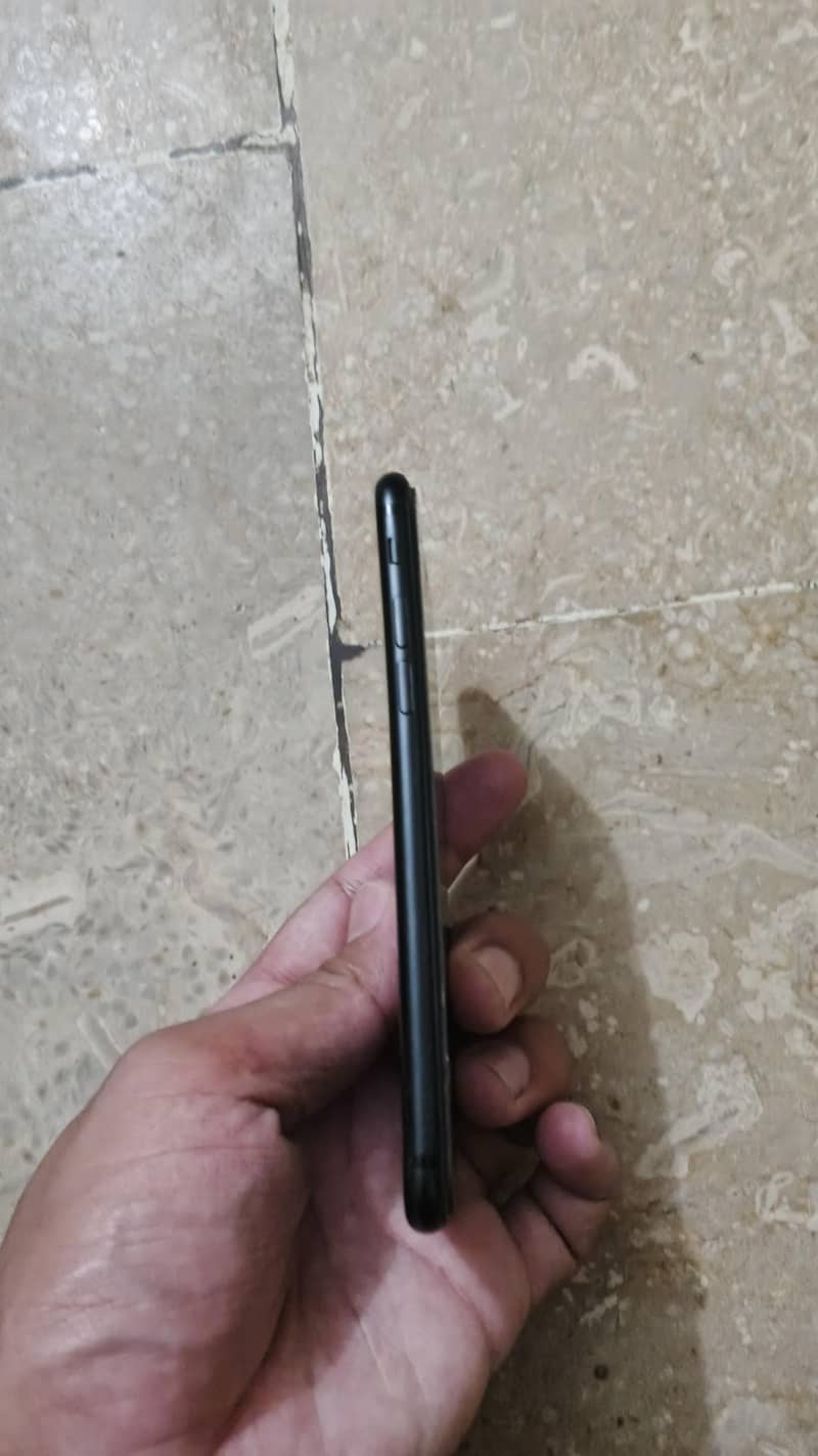 Apple iPhone 7 URGENT SALE 2