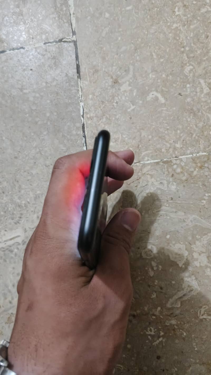 Apple iPhone 7 URGENT SALE 4