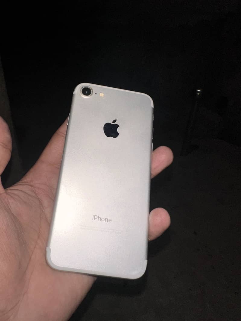 Apple iPhone 7 1