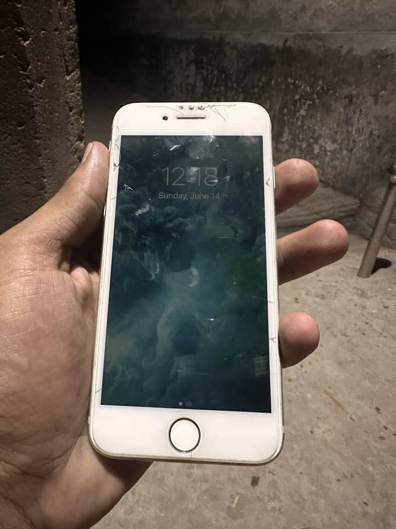 Apple iPhone 7 2