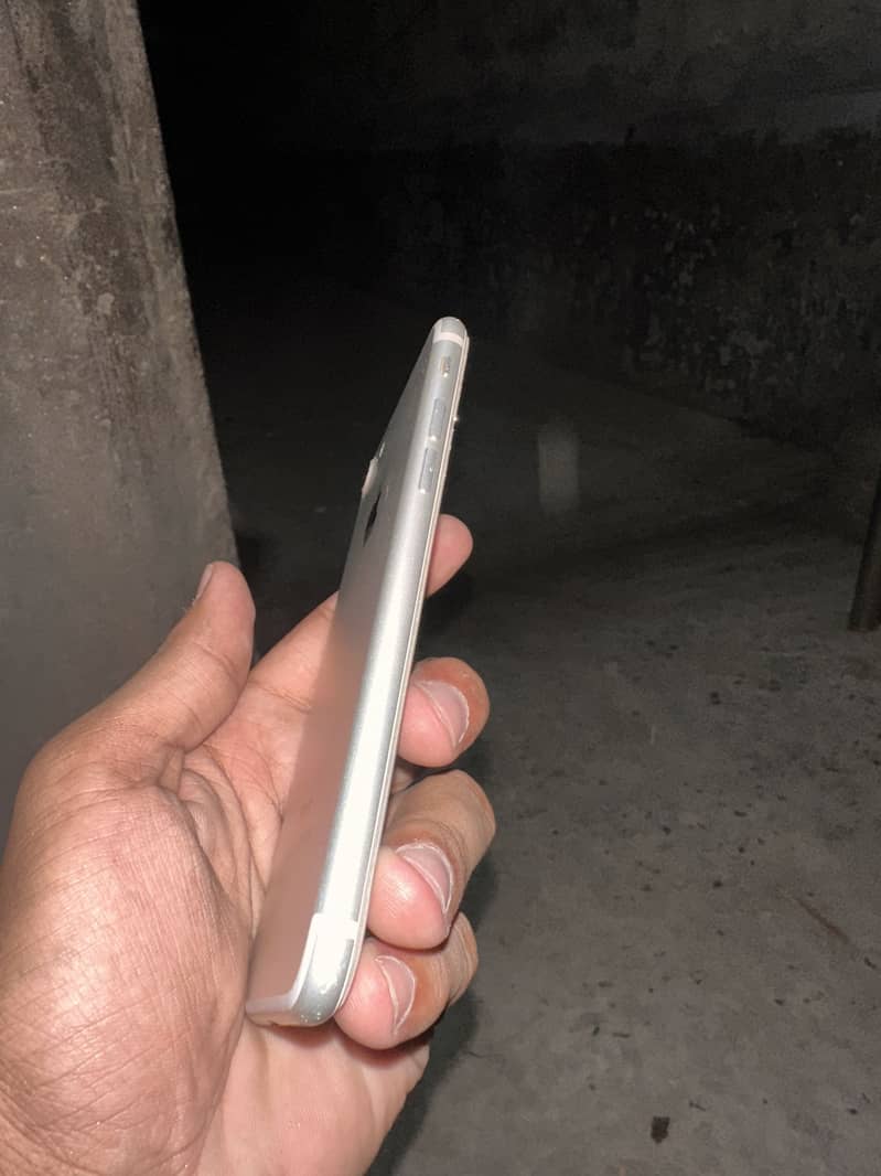 Apple iPhone 7 3