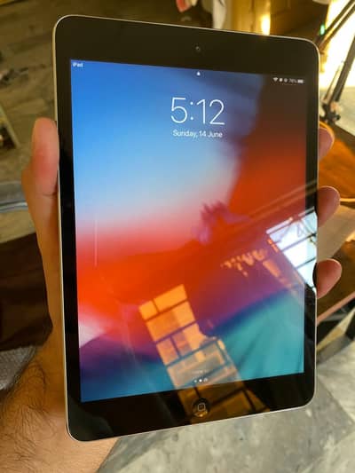 Apple iPad Mini 2 — 16GB (Space Gray) — 9/10 Condition