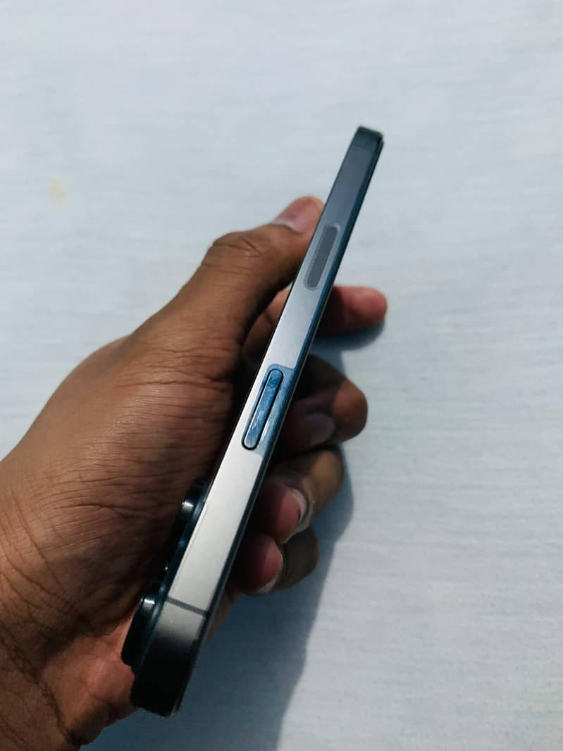 Apple iPhone 13 Pro 2
