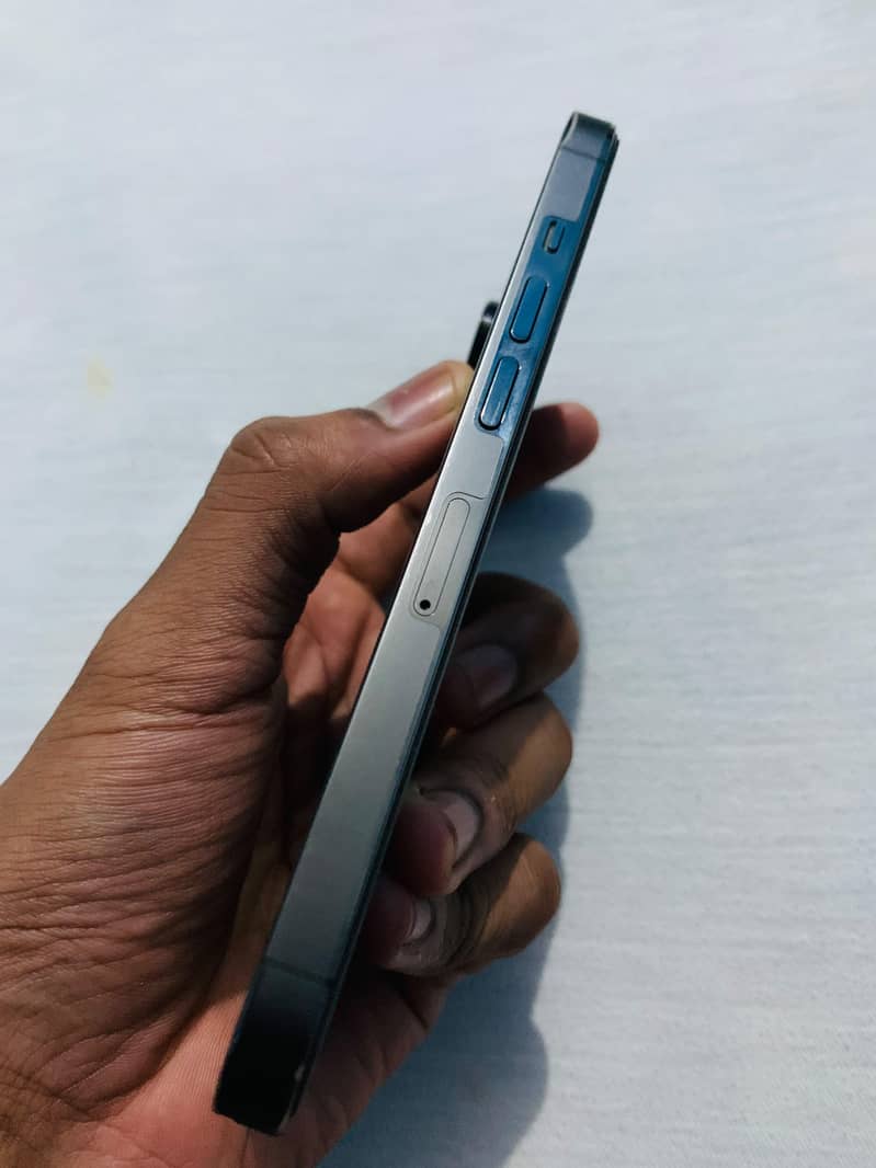 Apple iPhone 13 Pro 4