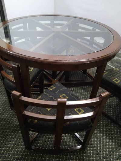 Round 6 Seated Dining Table for sale in lush condition