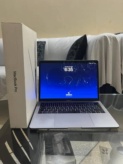 MacBook pro 2019 8/128 2ith