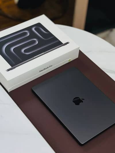 Apple MacBook Pro M4 Max 1TB SSD with full box