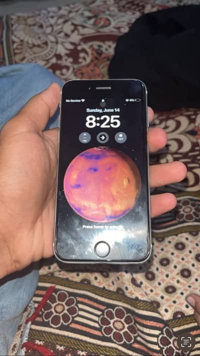 Apple iPhone SE