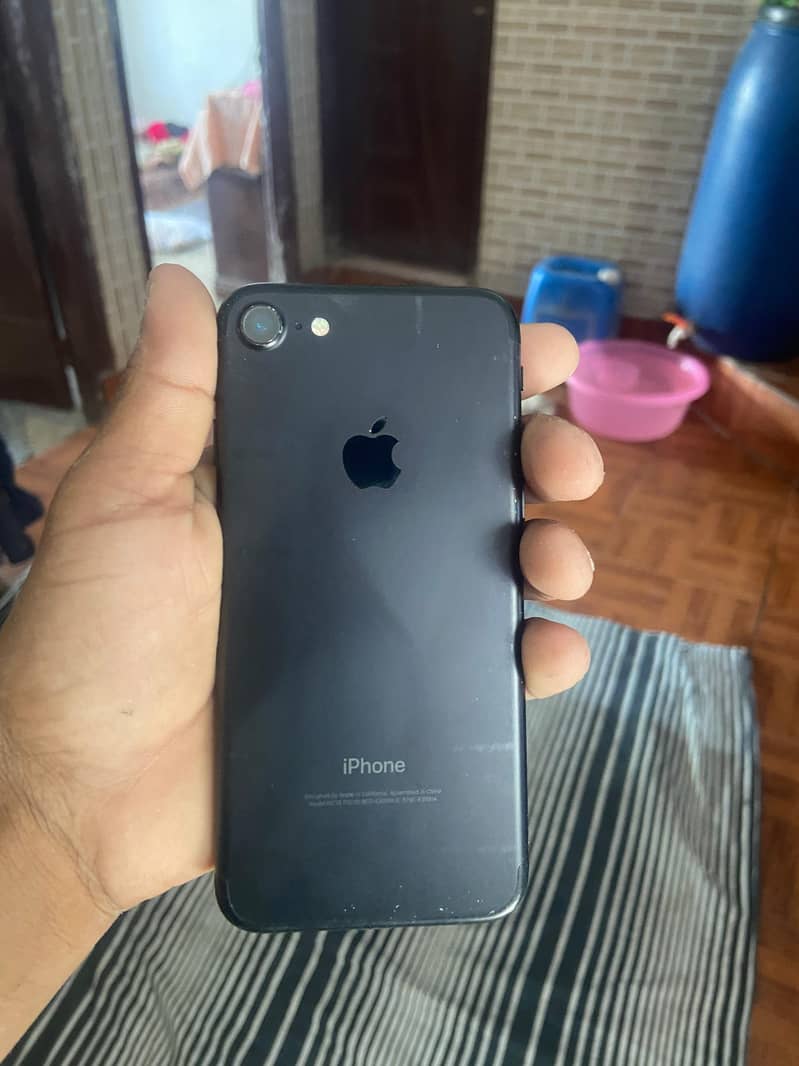 Apple iPhone 7 0