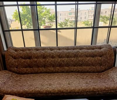 just like new  6 seater Sofa set Available