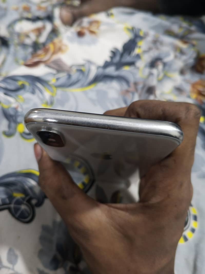 Apple iPhone X 3