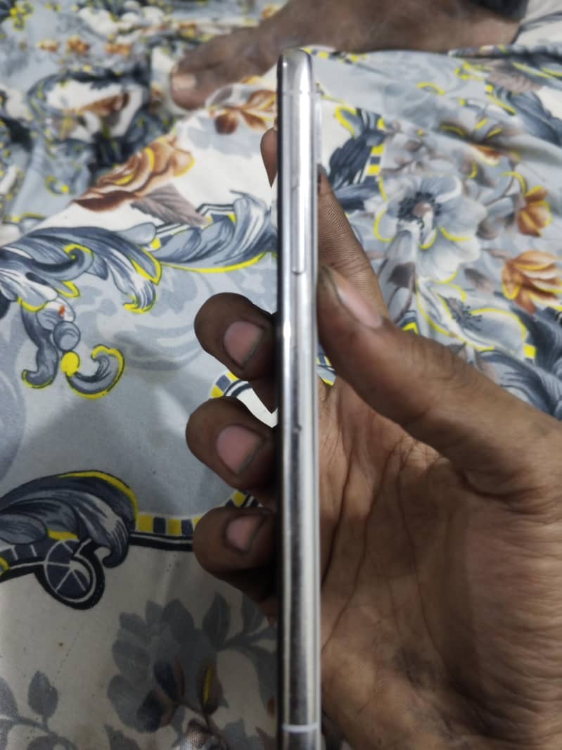 Apple iPhone X 4