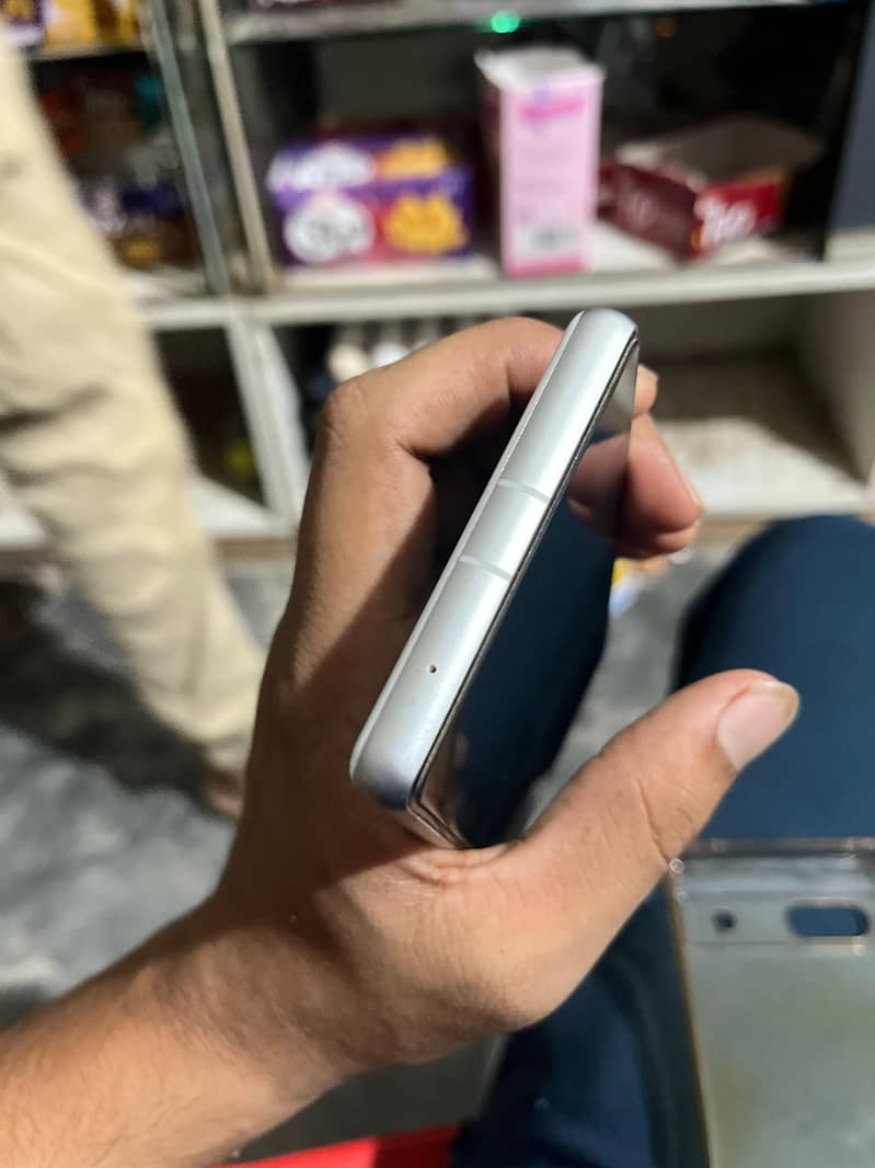 Google pixel 7a 3