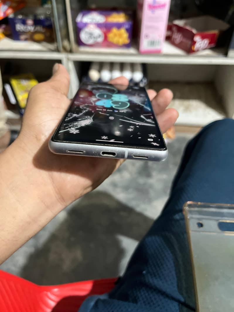 Google pixel 7a 4