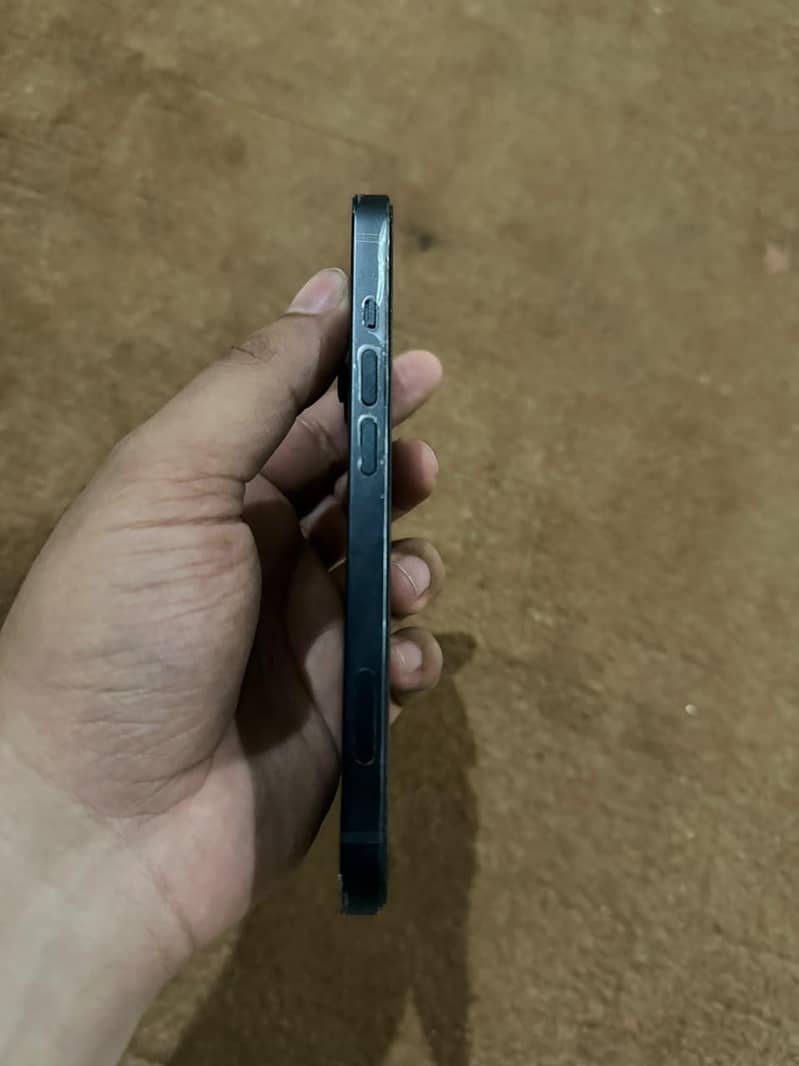 Apple iPhone 14 3