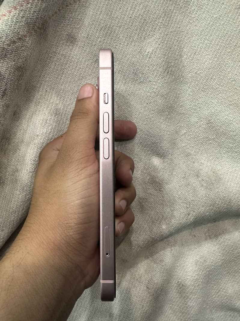 iPhone 15 2