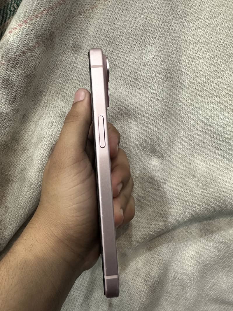 iPhone 15 3
