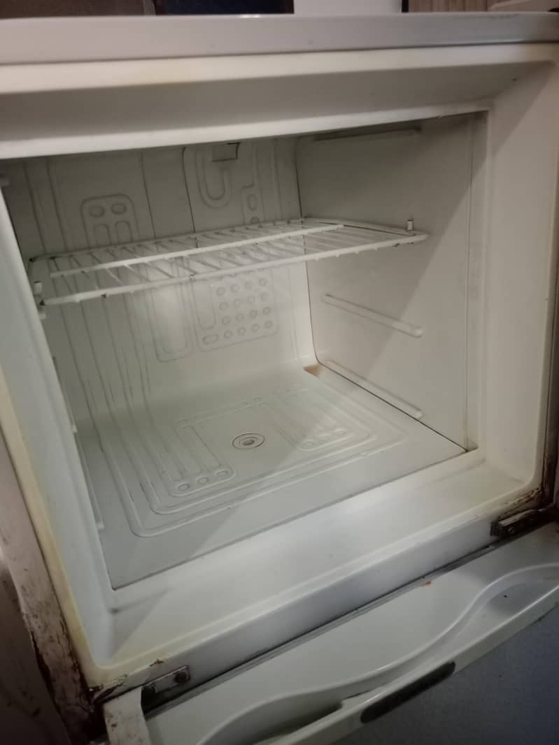 dawlance fridge 2