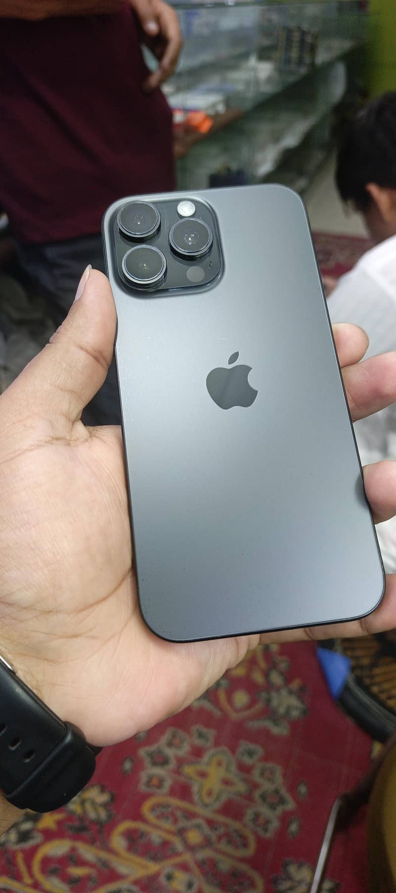 Apple iPhone 16 Pro Max 2