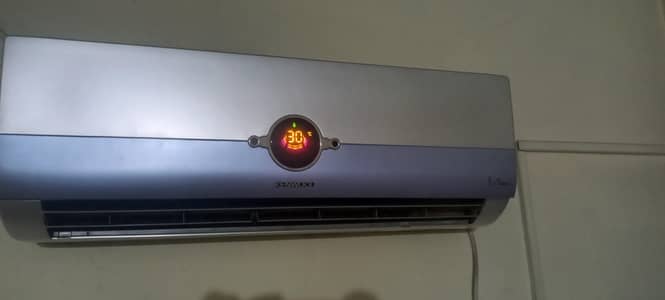 kenwood art crown split ac  1 ton. .